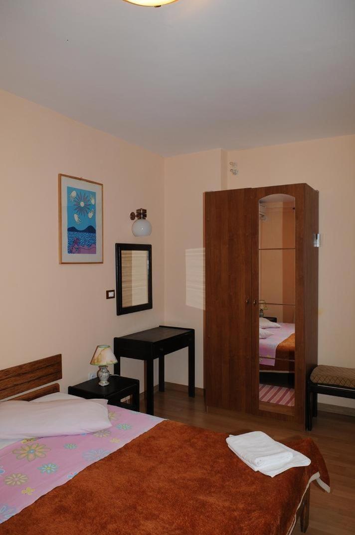 Pansion Manuela Hotel Vrsar Buitenkant foto