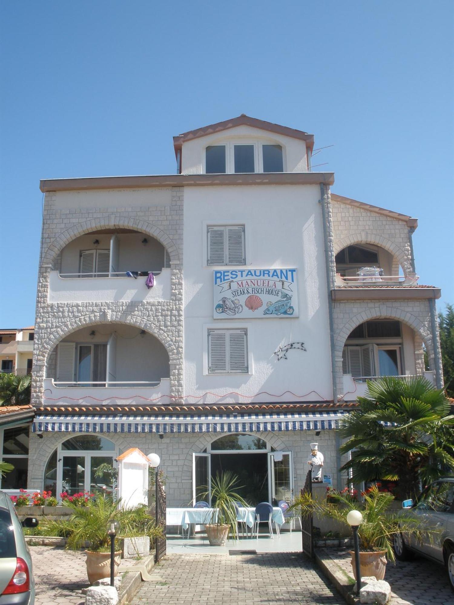 Pansion Manuela Hotel Vrsar Buitenkant foto